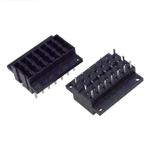 04820007ZXP (FUSE HLDR BLADE 125V 15A PNL MNT)
