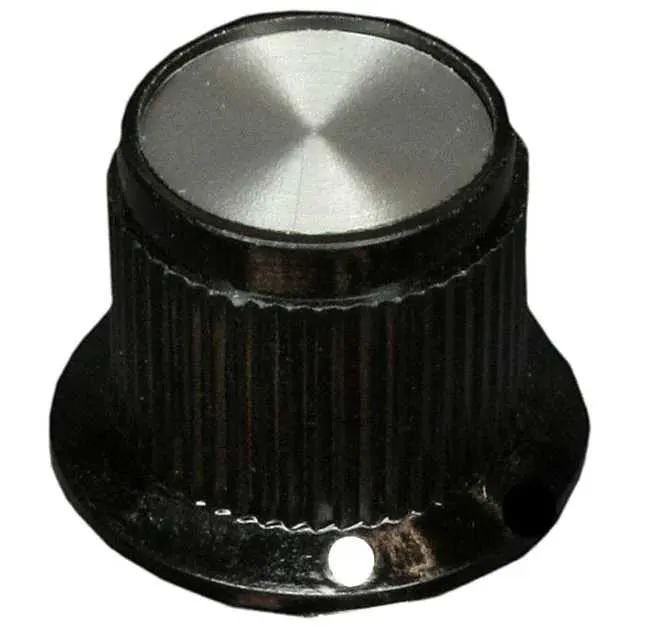 PK50B1/4 (KNOB KNURLED W/SKRT 0.250 PLAST")