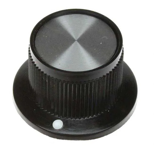 PK70B1/4 (KNOB KNURLED W/SKRT 0.250 PLAST")